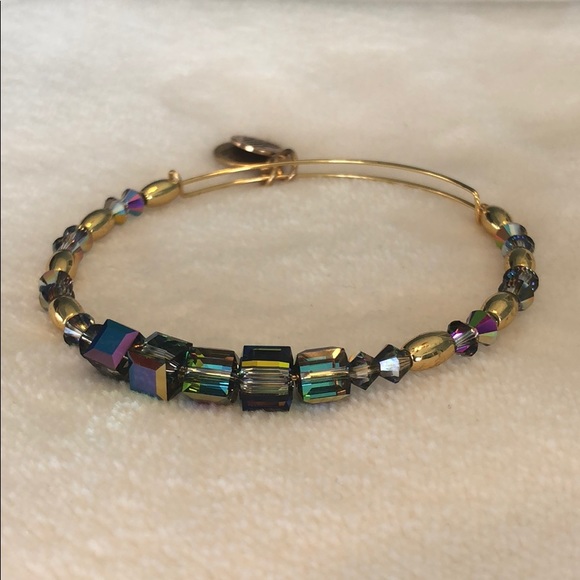 Gorgeous Alex And Ani Swarovski Crystal Bangle - Picture 4 of 6